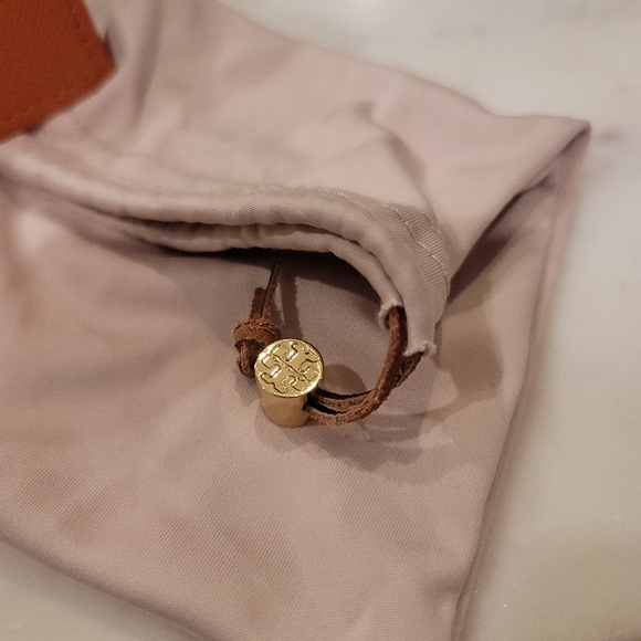 Tory Burch Sunglass Case + Protective Bag - Picture 3 of 6